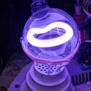 Vanadium (V) glowing plasma discharge, photo 4 of 8
