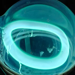 Praseodymium (Pr) glowing plasma discharge, photo 4 of 10