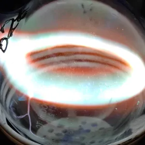 Niobium (Nb) glowing plasma discharge, photo 5 of 8