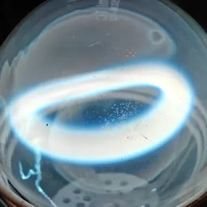 Lutetium (Lu) glowing plasma discharge, photo 4 of 5
