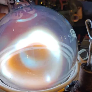 Lanthanum (La) glowing plasma discharge, photo 2 of 6