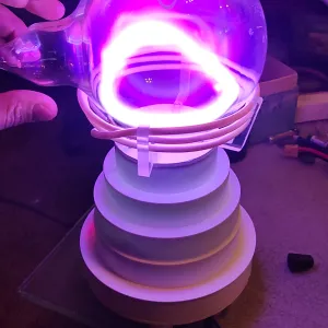 Strontium (Sr) glowing plasma discharge, photo 2 of 11