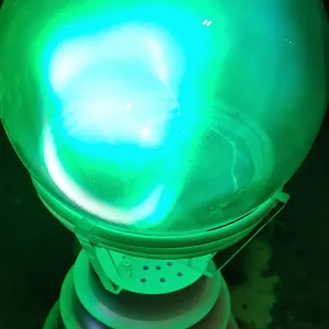 Magnesium (Mg) glowing plasma discharge, photo 1 of 6