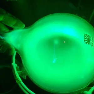 Magnesium (Mg) glowing plasma discharge, photo 3 of 6