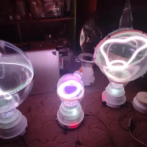 Xenon (Xe) glowing plasma discharge, photo 4 of 18