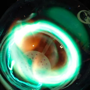 Carbon (C) glowing plasma discharge, photo 9 of 23