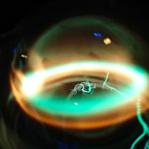 Carbon (C) glowing plasma discharge, photo 12 of 23