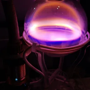 Calcium (Ca) glowing plasma discharge, photo 1 of 17
