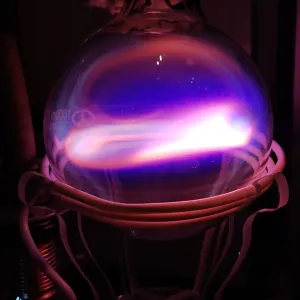 Calcium (Ca) glowing plasma discharge, photo 4 of 17