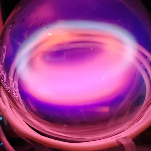 Calcium (Ca) glowing plasma discharge, photo 6 of 17