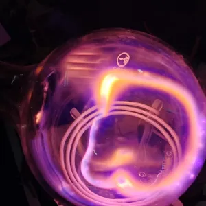 Calcium (Ca) glowing plasma discharge, photo 7 of 17