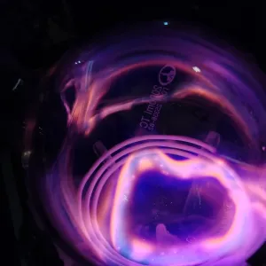 Calcium (Ca) glowing plasma discharge, photo 8 of 17