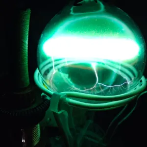 Iron (Fe) glowing plasma discharge, photo 9 of 11
