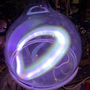 Samarium (Sm) glowing plasma discharge, photo 8 of 9