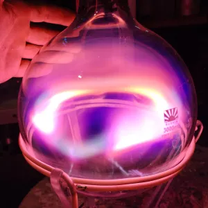 Calcium (Ca) glowing plasma discharge, photo 13 of 17