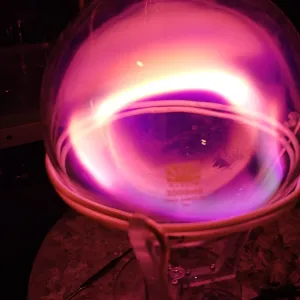 Calcium (Ca) glowing plasma discharge, photo 14 of 17