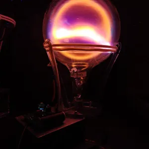 Calcium (Ca) glowing plasma discharge, photo 17 of 17