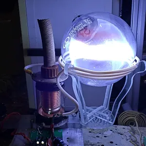 Gadolinium (Gd) glowing plasma discharge, photo 3 of 9