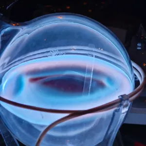 Hafnium (Hf) glowing plasma discharge, photo 6 of 9