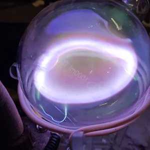 Silicon (Si) glowing plasma discharge, photo 7 of 7
