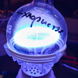 Tin (Sn) glowing plasma discharge, photo 6 of 8