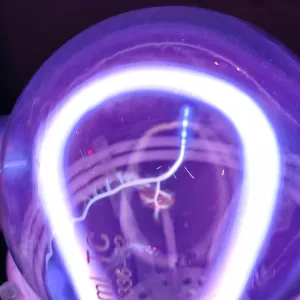 Cobalt (Co) glowing plasma discharge, photo 4 of 11