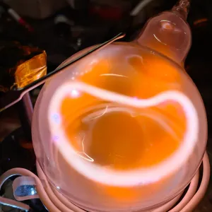 Thulium (Tm) glowing plasma discharge, photo 5 of 11