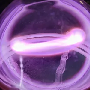 Zirconium (Zr) glowing plasma discharge, photo 3 of 16