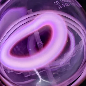 Zirconium (Zr) glowing plasma discharge, photo 4 of 16