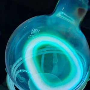 Nickel (Ni) glowing plasma discharge, photo 10 of 14